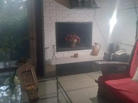 Casa en Alquiler con 1 cochera