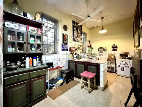 Casa en Venta de 2 Plantas Con Jardín y Cochera - Olivos