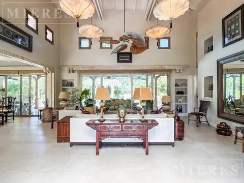 Casa en Venta con 2 cocheras