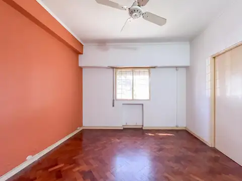 Departamento 2 dormitorios, patio, cocina separada, parque España