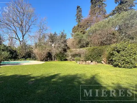 Casa 5 ambientes con 4 baños