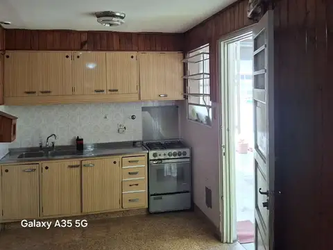 Casa 3 ambientes con 1 baño