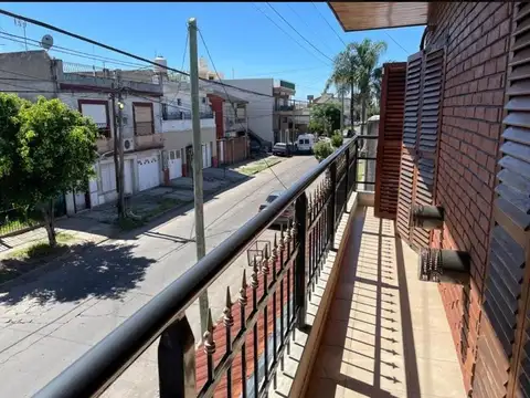 Depto Tipo Casa en Venta con 1 cocheras