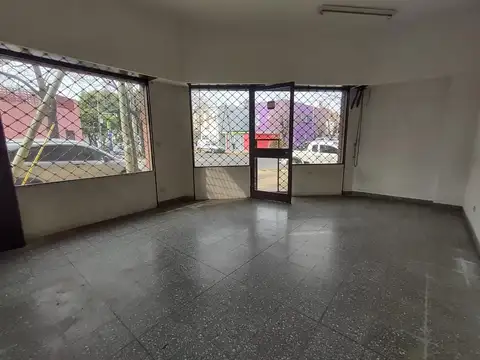 LOCAL SOBRE CALLE COMERCIAL  EN ESQUINA - FLORIDA