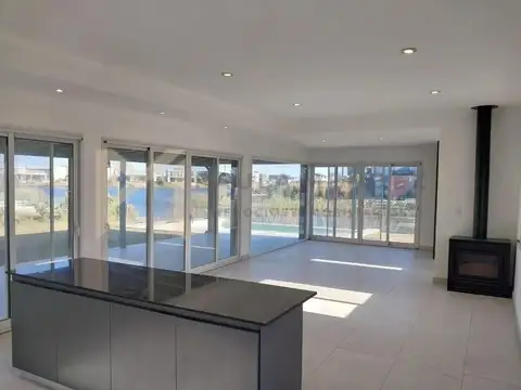 Muelles, puertos del lago 100