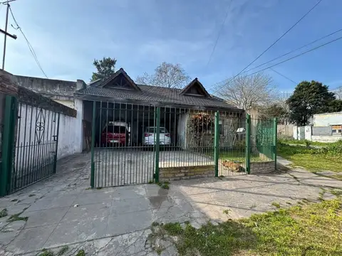 CASA VENTA 3 AMB LIBERTAD Y DPTO 3 AMB GARAGE