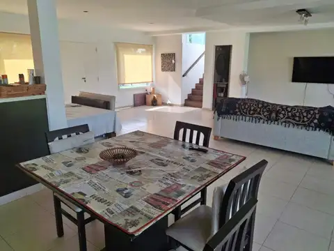 Casa en Alquiler Temporal con 4 cocheras