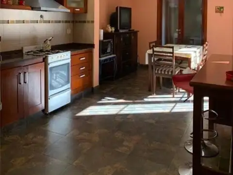 Casa 3 ambientes con 2 baños