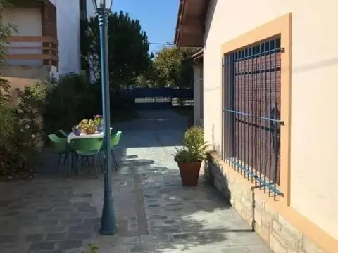 CASA EN VENTA! ACEPTA PERMUTA POR DEPTO Y FINANCIACIÓN!