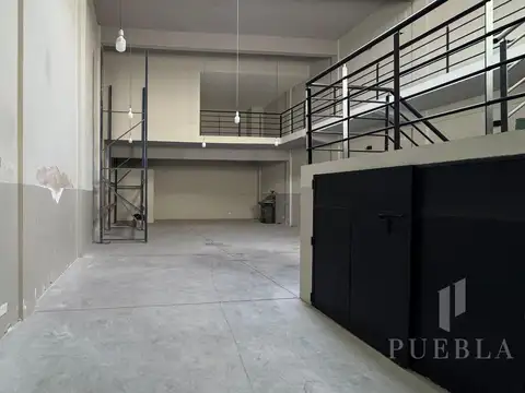 Alquiler Galpón con Oficinas en Barracas