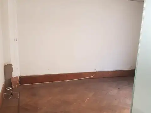 Oficina 7 ambientes con 2 baños