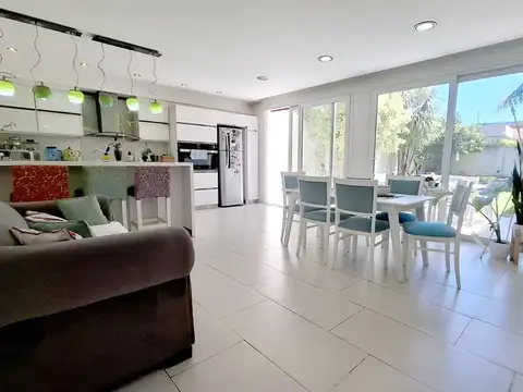 Depto Tipo Casa en Venta con 1 cocheras