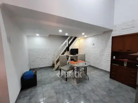 Depto Tipo Casa en Venta 70 años