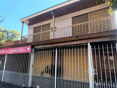 CHALET 5 AMBIENTES+ LOCALES. APTO 2 0 3 FAMILIAS 