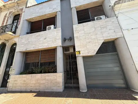 Excelente Casa en El Corazón de Parque Patricios, Sobre Calle Dean Funes 1977.