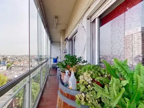 4 AMBIENTES CON COCHERA Y BALCÓN  VERSALLES