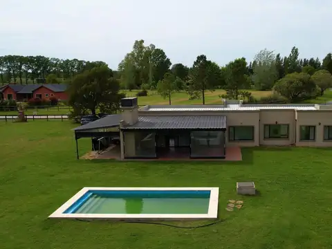 Casa 5 ambientes con 2 baños