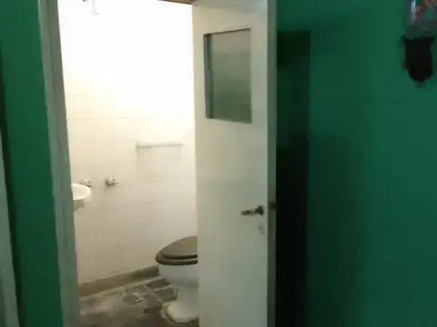 CASA EN CALLE URQUIZA DE CIUDAD - COCHERA