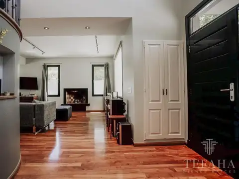 Casa en Venta con 4 cocheras