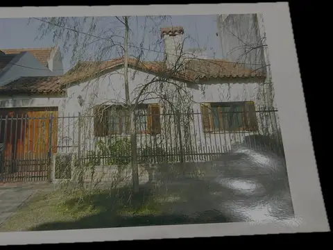 Chalet a refaccionar en corazón del Barrio Inglés .Frente a colegio Santa Hilda