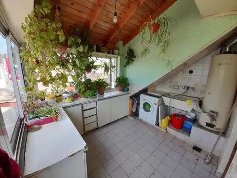 Casa c/galpon y local