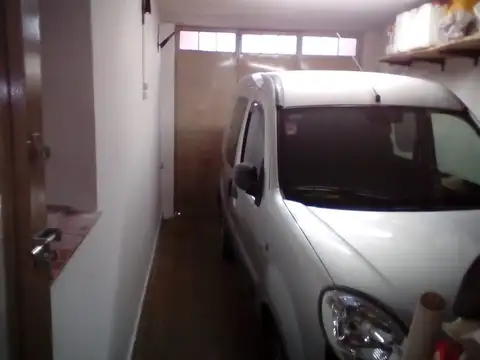 Casa 6 ambientes con 2 baños