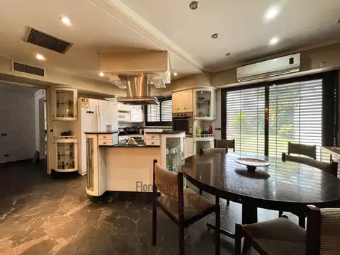 Casa 5 ambientes con 5 baños