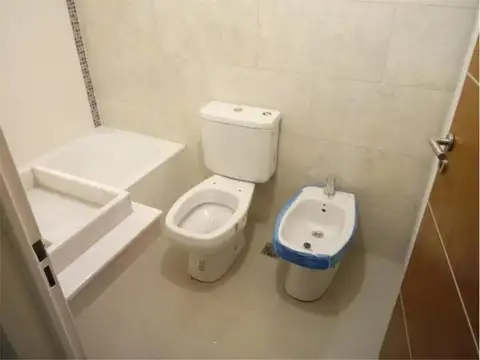 EXCELENTE EDIFICIO DEPTO . 1 AMB. CON BALCON Y PARRILLA  A ESTRENAR CON COCHERA