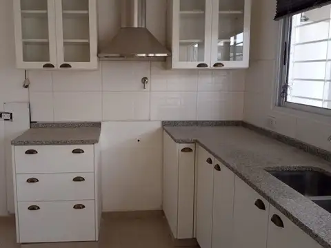 Carlos Pellegrini 300