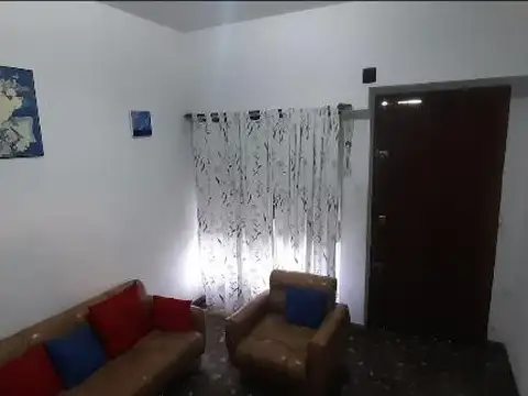 Casa 6 ambientes con 2 baños