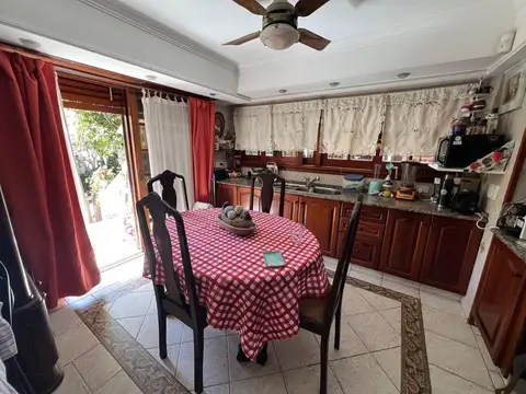 Casa en Venta con 4 cocheras