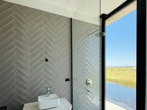 Casa en Venta con 4 cocheras