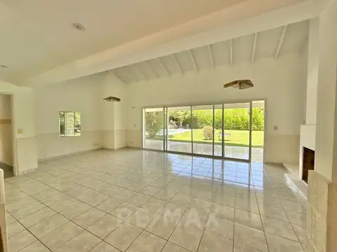 Casa en Venta con 2 cocheras