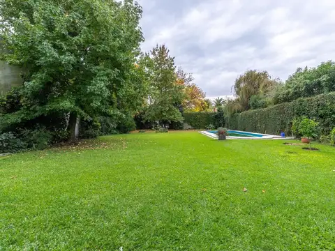 Casa 7 ambientes con 2 baños