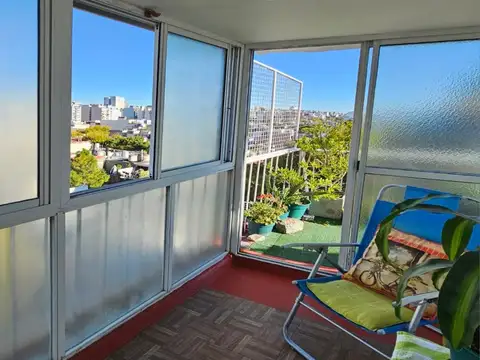 GRAN AMBIENTE CON BALCON COCINA SEPARADA Y VISTA PANORAMICA