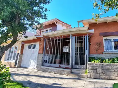Chalet 4 amb. con garage y quincho - Santiago del Estero y Av. Paso