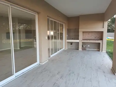 Casa 4 ambientes con 3 baños