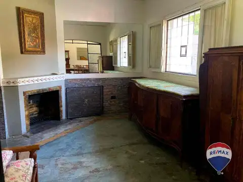 CASA 5 AMBIENTES EN VENTA EN EL TRÉBOL CON PILETA