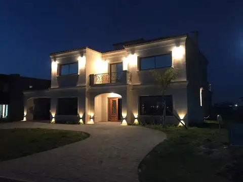 Casa en Venta al Oeste