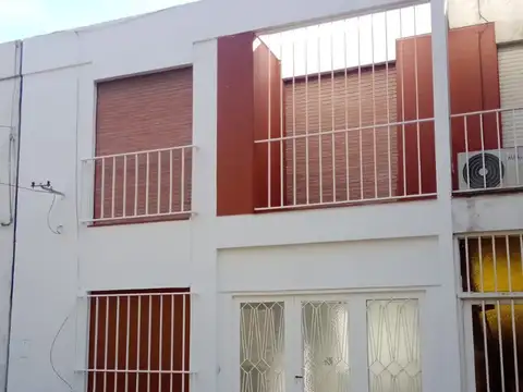 DEPARTAMENTO DUPLEX  3 AMBIENTES AMPLIO LUMINOSO  CON PATIO Y TERRAZA PROPIA (POSIBLE 3 DORMITORIO)