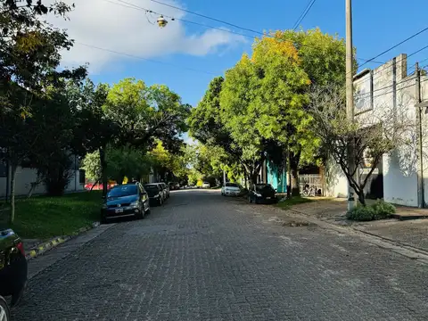 Galpón comercial y 2 locales zona centro de Colón