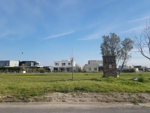 Ruta 25 y Avenida de los Lagos