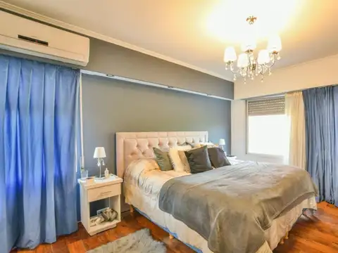 Casa en Venta con 4 cocheras