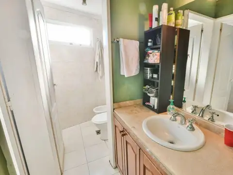 Casa 5 ambientes con 4 baños