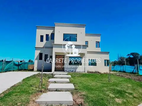 Casa 4 ambientes con 3 baños