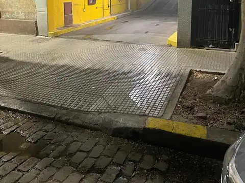 Aguilar e/ Ciudad de la Paz y Amenábar