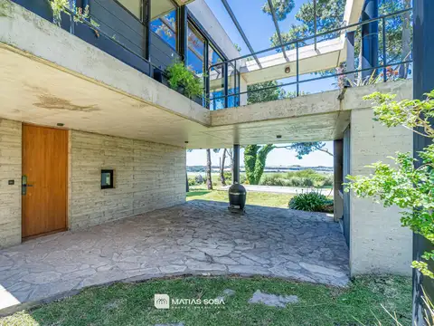 Casa en Venta con 4 cocheras