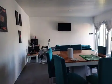 Casa 7 ambientes con 2 baños