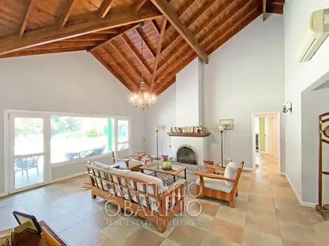 Casa en Venta con 2 cocheras