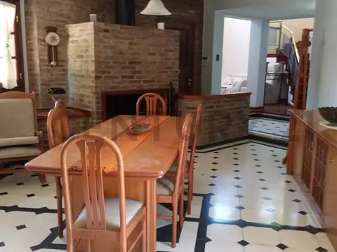 Casa en Venta con 2 cocheras